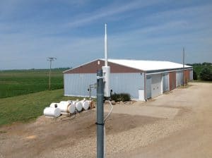 outbuilding in back with receiver